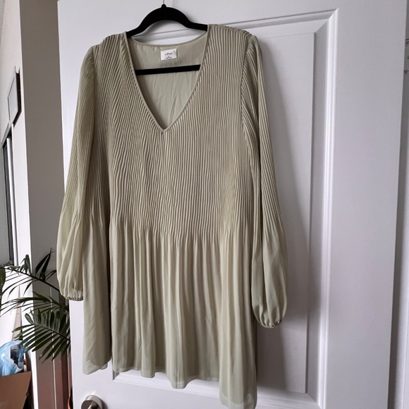 Aritzia Daydreamer Mini Dress in Sage Green - once worn - Picture 2 of 3